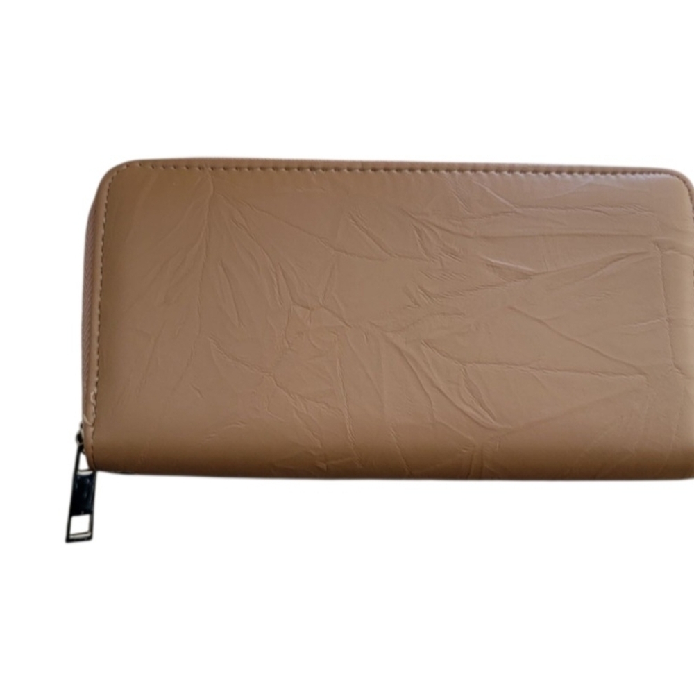Elegant Tan Wallet